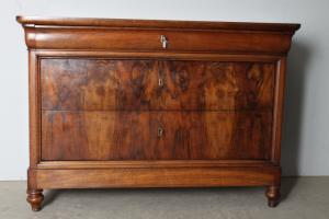 Antike Kommode - Schubladenschrank Cappuccino L. Filippo, Modena, 1840, Nussbaum. Restauriert, Maße 138 x 60, H 96